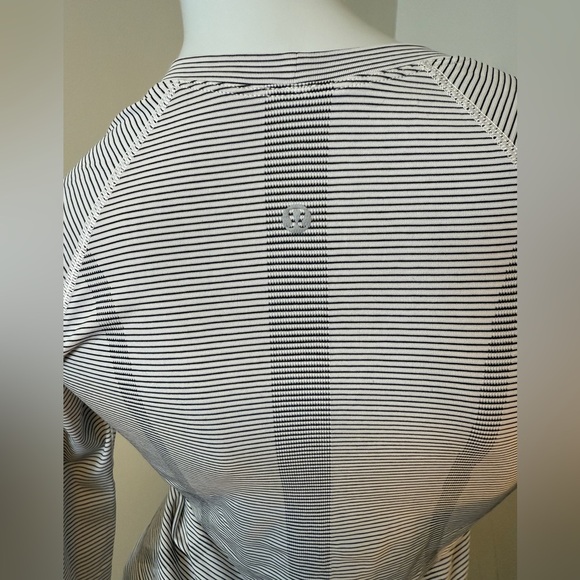 lululemon athletica Swiftly Crew in black and white stripe size 6 - Picture 6 of 11